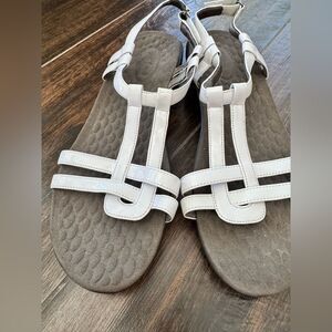 Clarks white patent leather minimalist Sonar Astro EUC size 9.5W